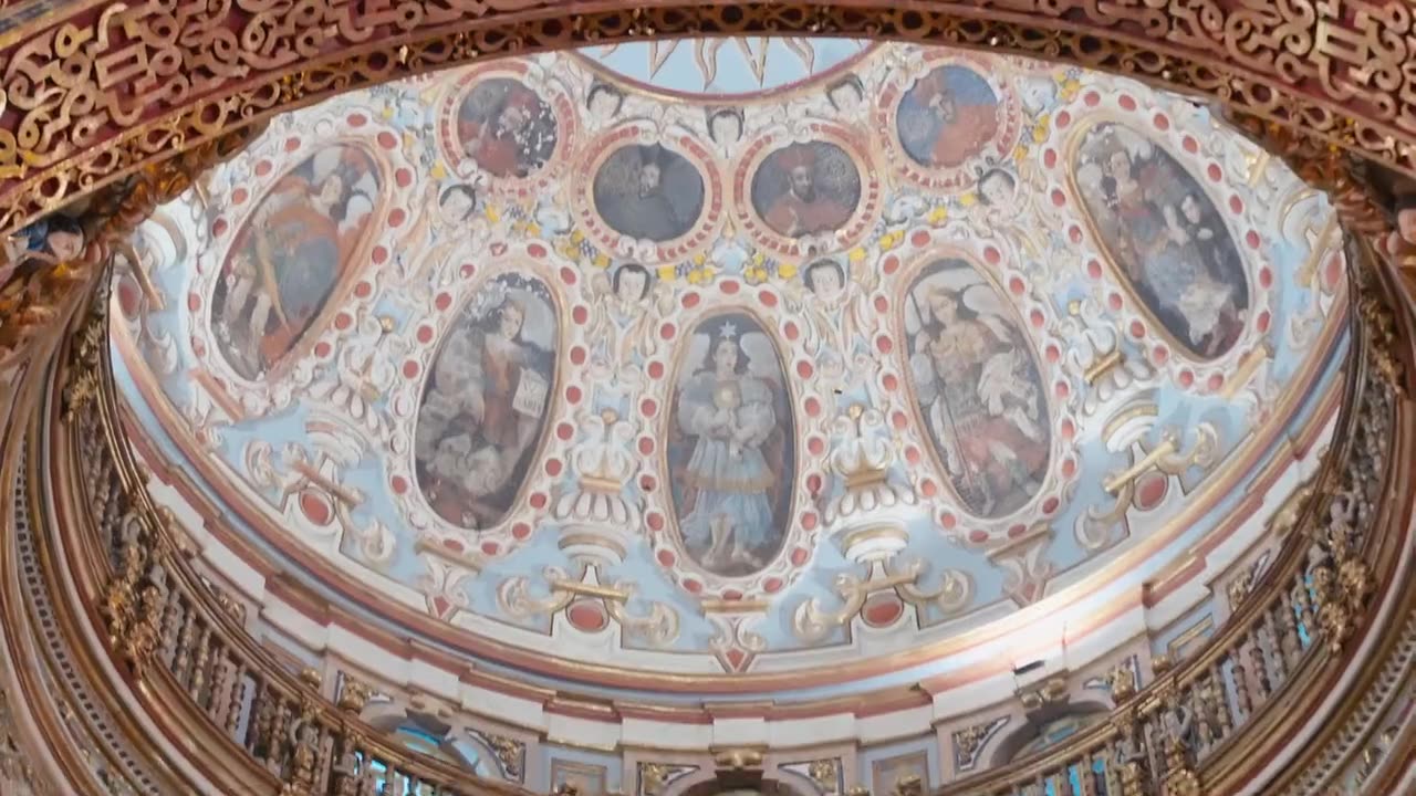 Cúpula dorada de la iglesia de La Compañía de Jesús en Quito