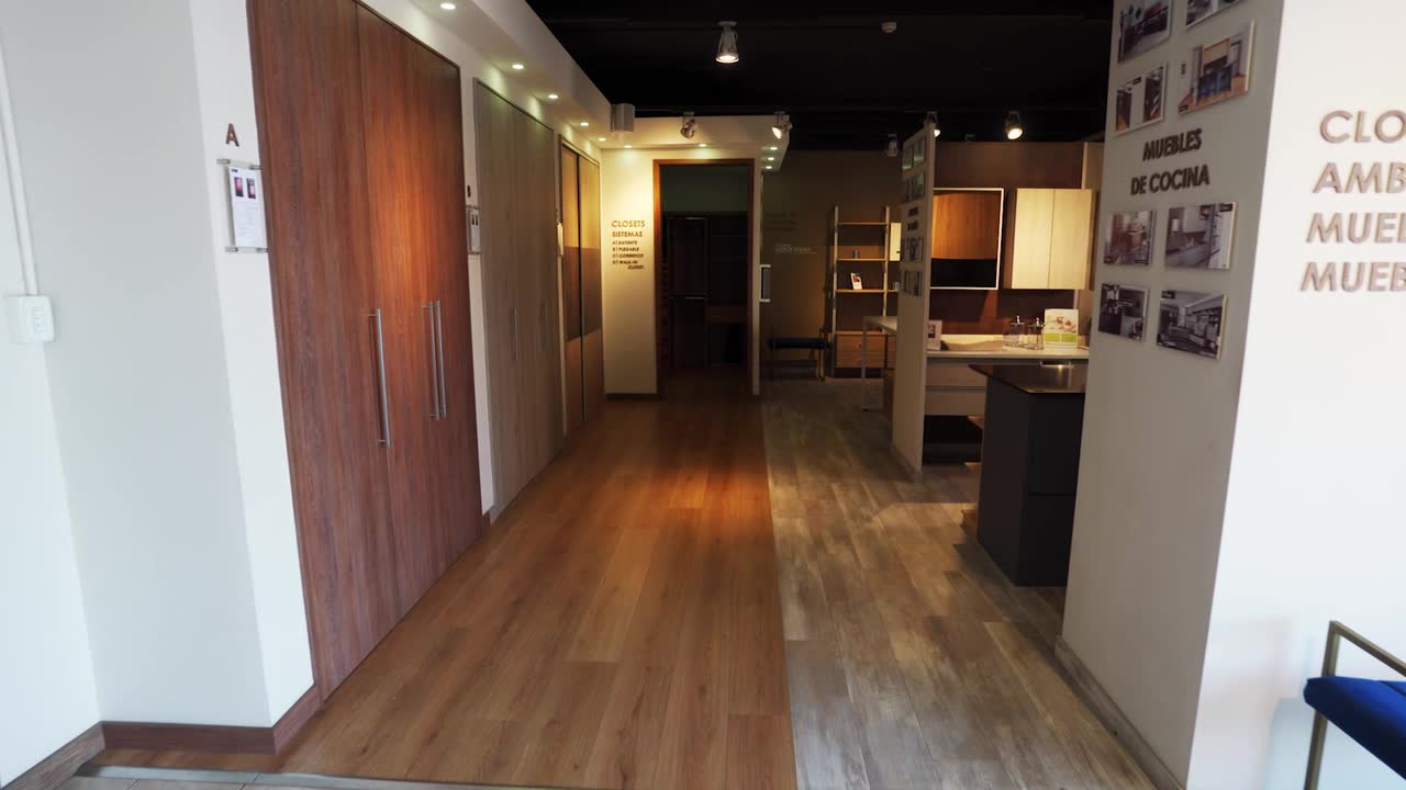 Muebles Forma, fotograma 1